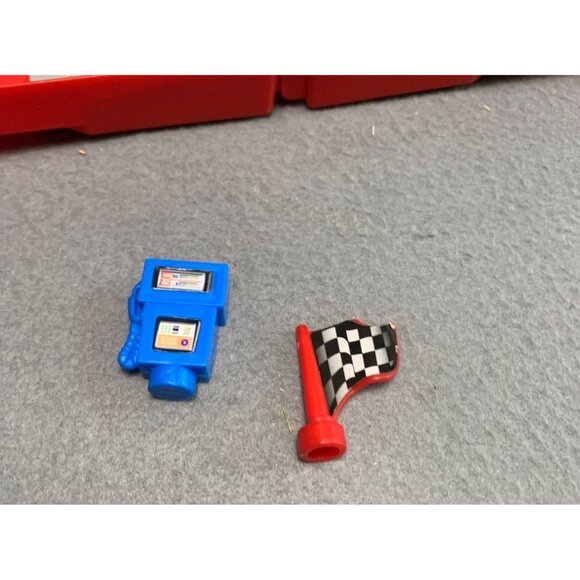 Matchbox Pop Up Adventure Playset Auto Center 2005 - Picture 2 of 12